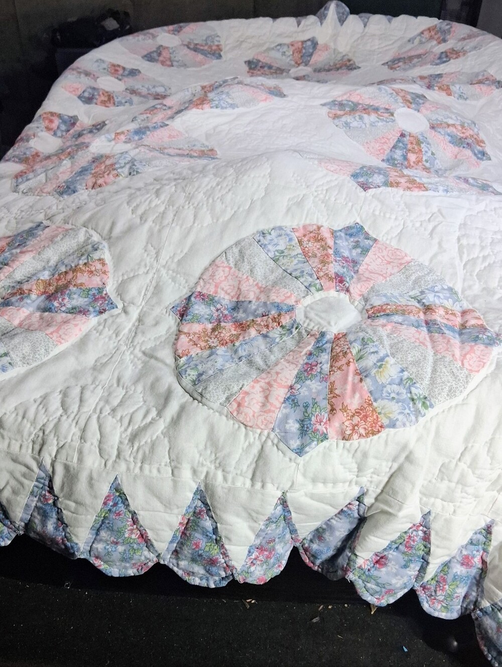 Missouri Quilt Co./Yoda Fabrics RN85817 84x80 King Handsewn l Pinwheel Quilt - Picture 15 of 16